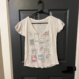 American Eagle Outfitters Graphic White Tee
